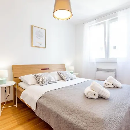 Апартаменти Vk-zadar W Balcony Задар